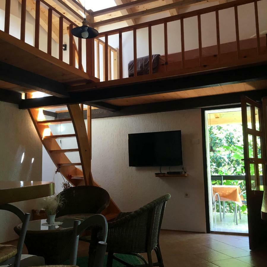 Apartments Smit Крес Екстериор снимка